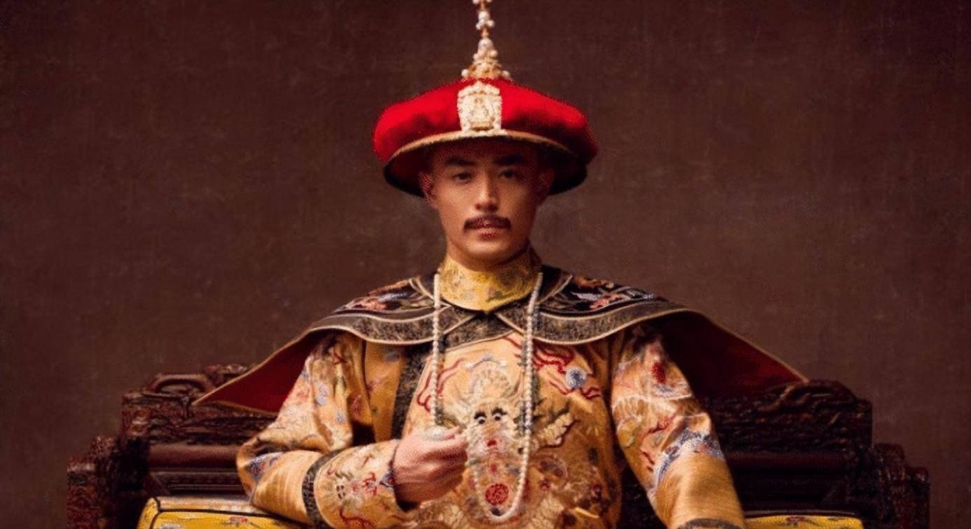 兄弟反目,爵位被降乾隆皇帝态度的变化都被弘曕看在眼里,但他非但没有