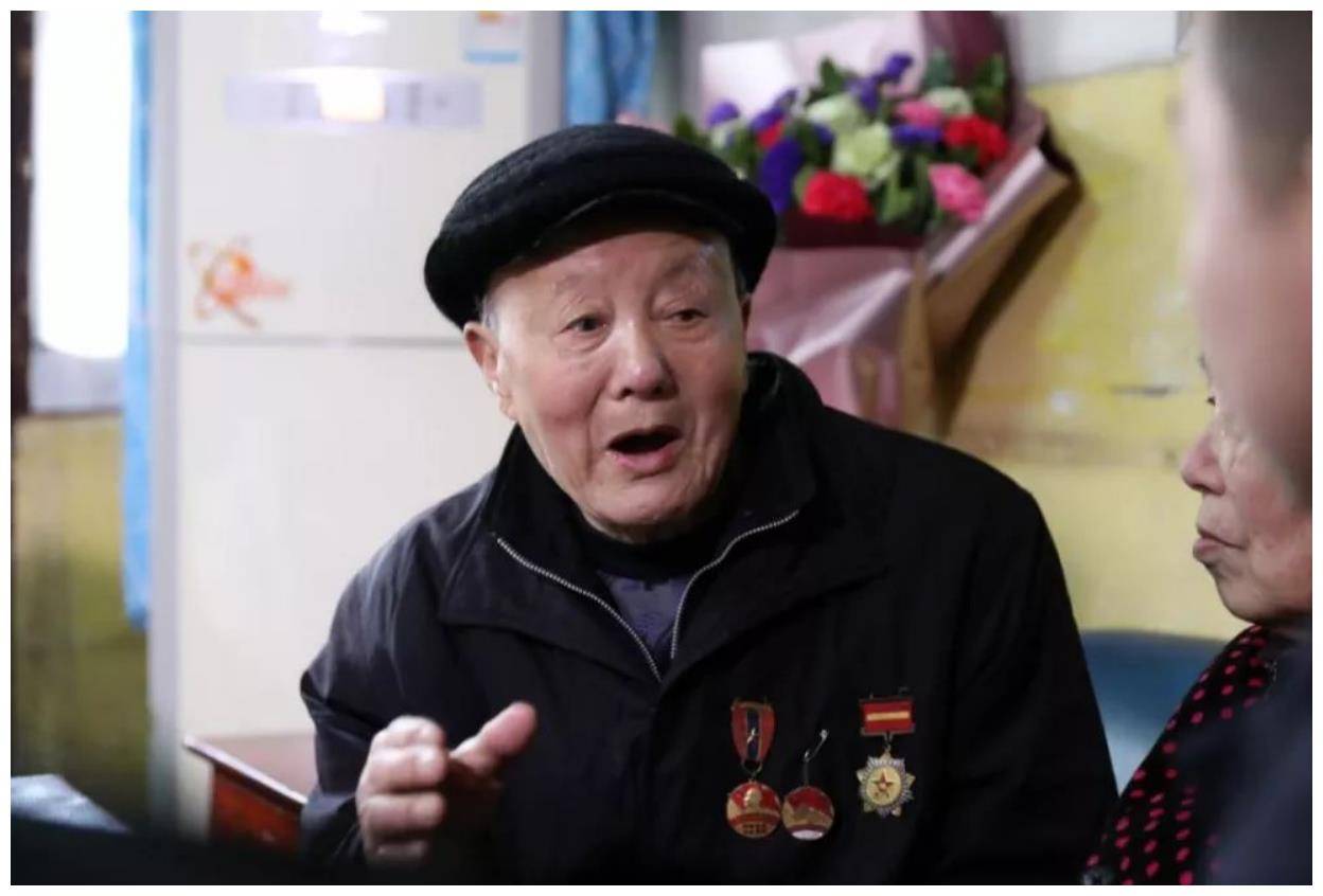 张富清:95岁荣获共和国勋章,与袁隆平钟南山比肩,他做了什么?