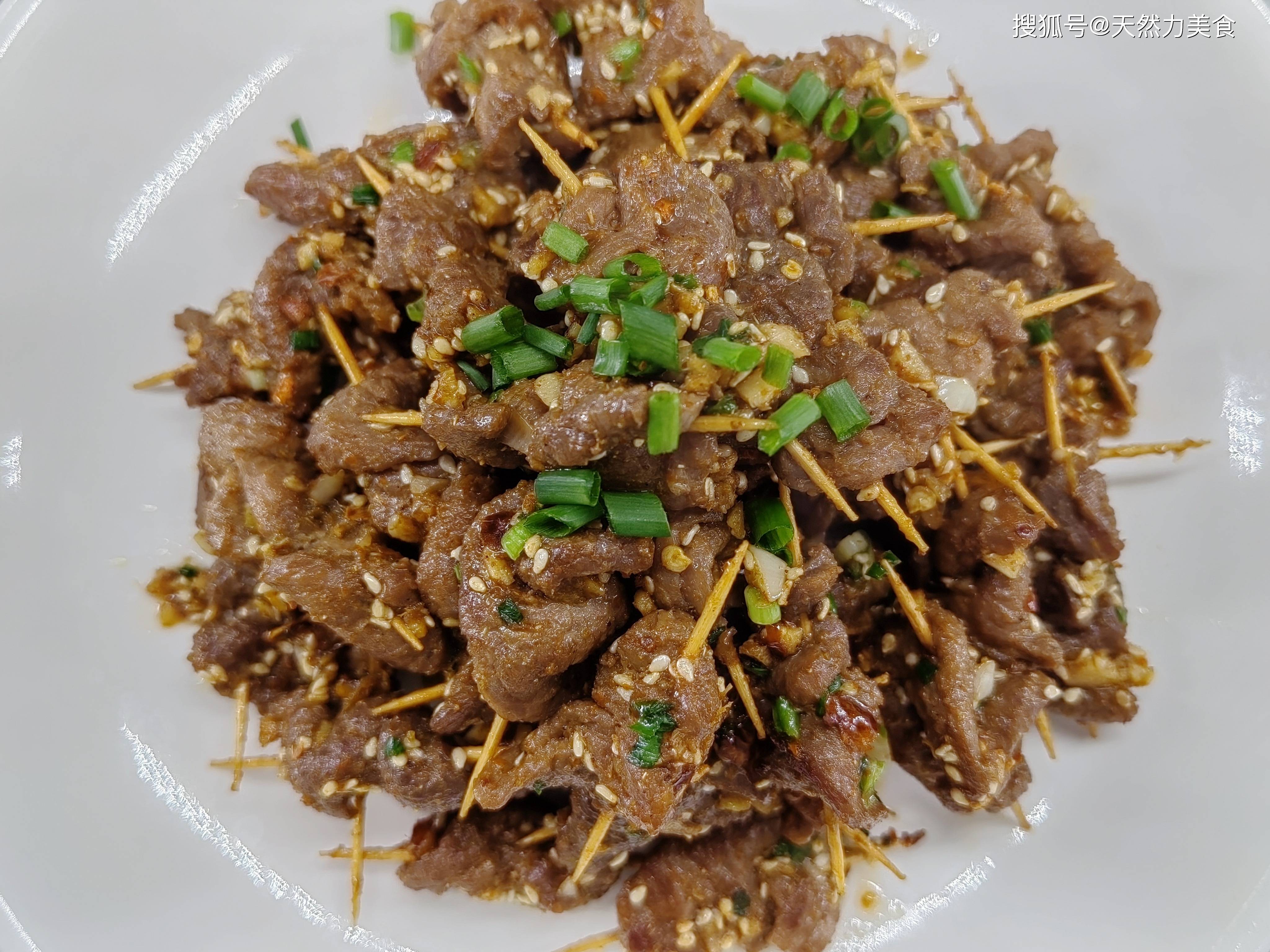 比烧烤更香,比小炒好吃的牙签牛肉,原来做法这么简单,太好吃了