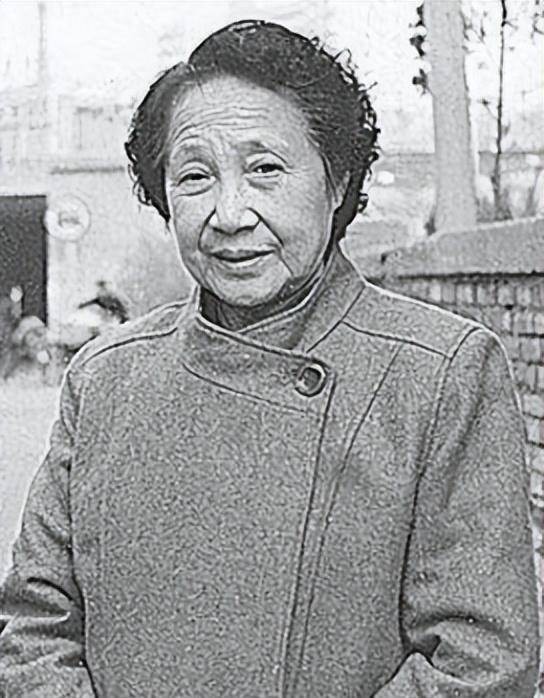 原来好几位明星都是格格后代_溥仪_爱新觉罗·_生活