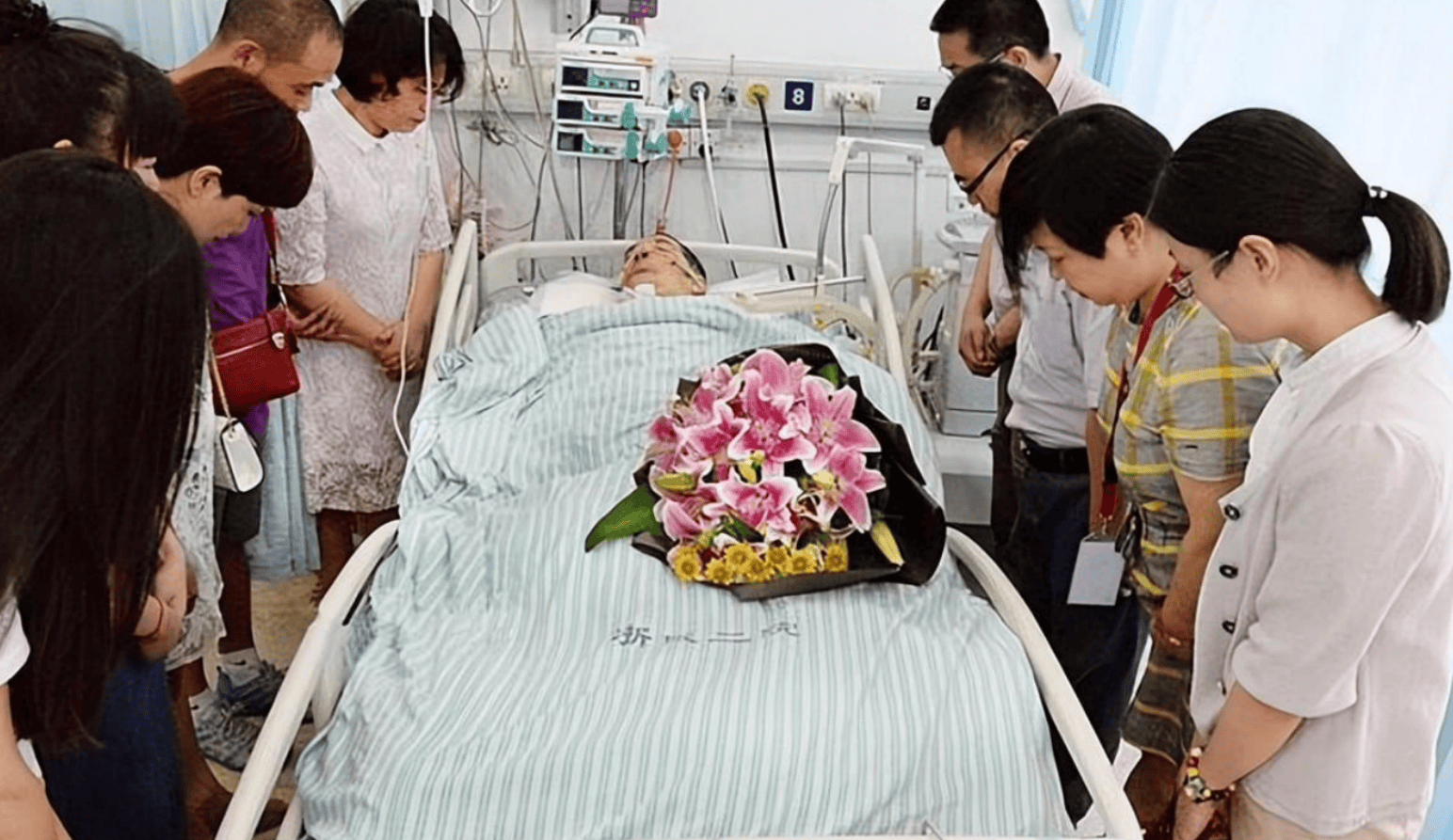 16年杭州洋女婿脑死亡,妻子穿旗袍送他离开人世,捐遗体救了6人