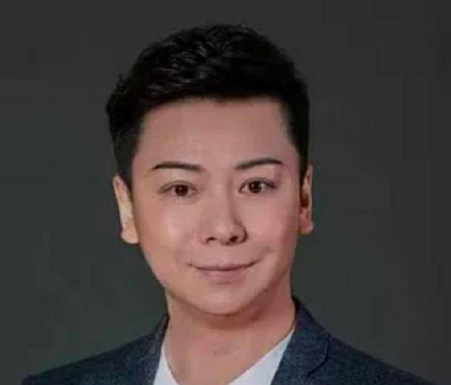 胡文阁:34岁放弃反串,拜师梅玖葆,终成梅派唯一男旦传人