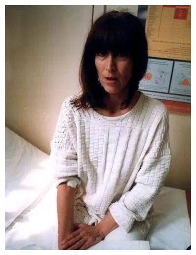 在录像里,玛丽安回答了记者一个问题:"对于当时的行为,你怎么想的?