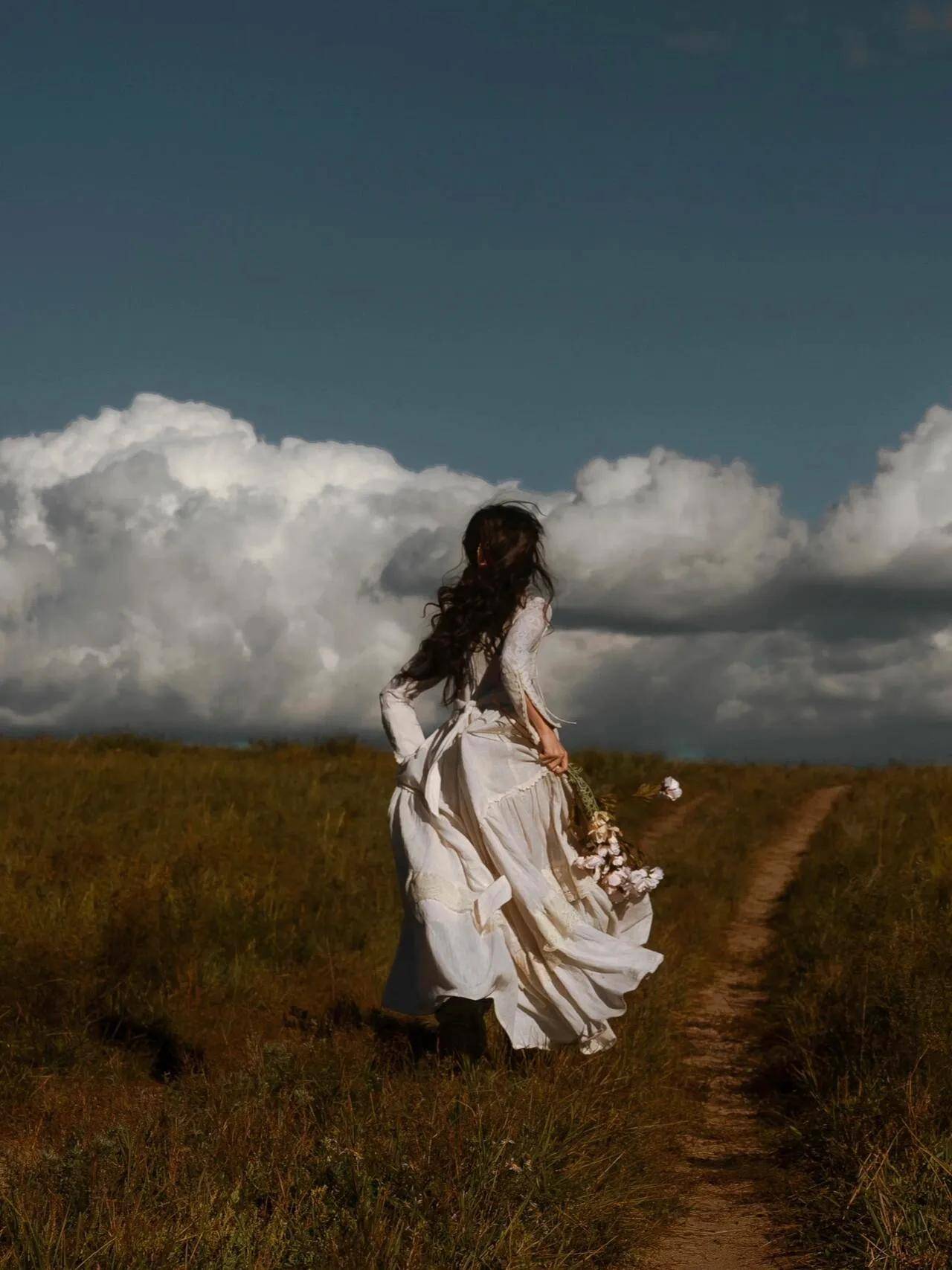 在风中的人像创作