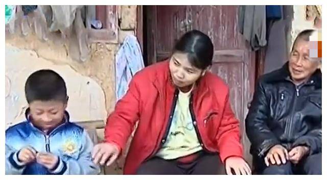 2003年,19岁少女被六旬老汉收留,与其生子后在墙上刻下我想回家