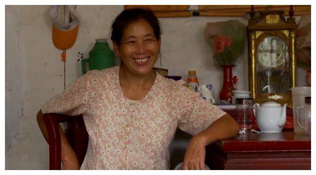 汪美红:靠挑山养活三个儿女,17年6000多个来回,穿坏120双鞋