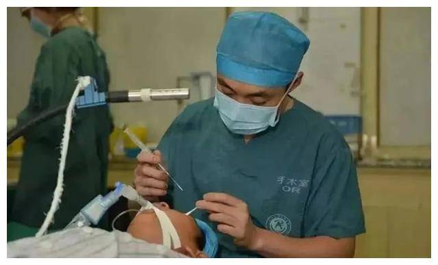 眼科医生陶勇:被患者砍伤700多天后,我出了书,还领了残疾人证