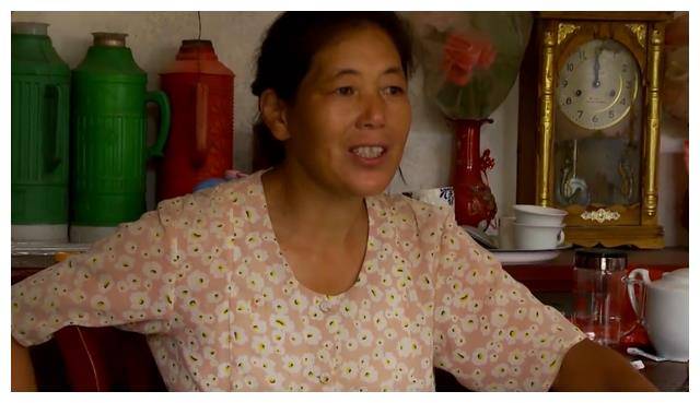 汪美红:靠挑山养活三个儿女,17年6000多个来回,穿坏120双鞋