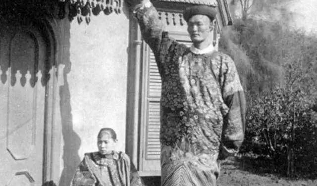 清朝巨人詹世钗,娶英国妻子,身高约2米7,子女后来生活如何?