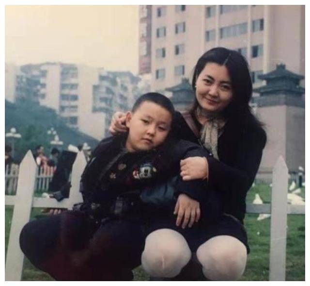因为心存愧疚,朱晓娟夫妇将小儿子托付给父母照顾,二人把全部精力和