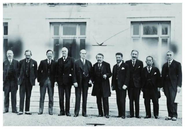 转而同意遵守同其他列强签订的《九国公约》