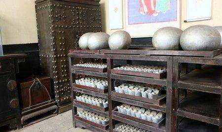 后来的当家人得了间歇性精神病_乔家_乔映霞_一生