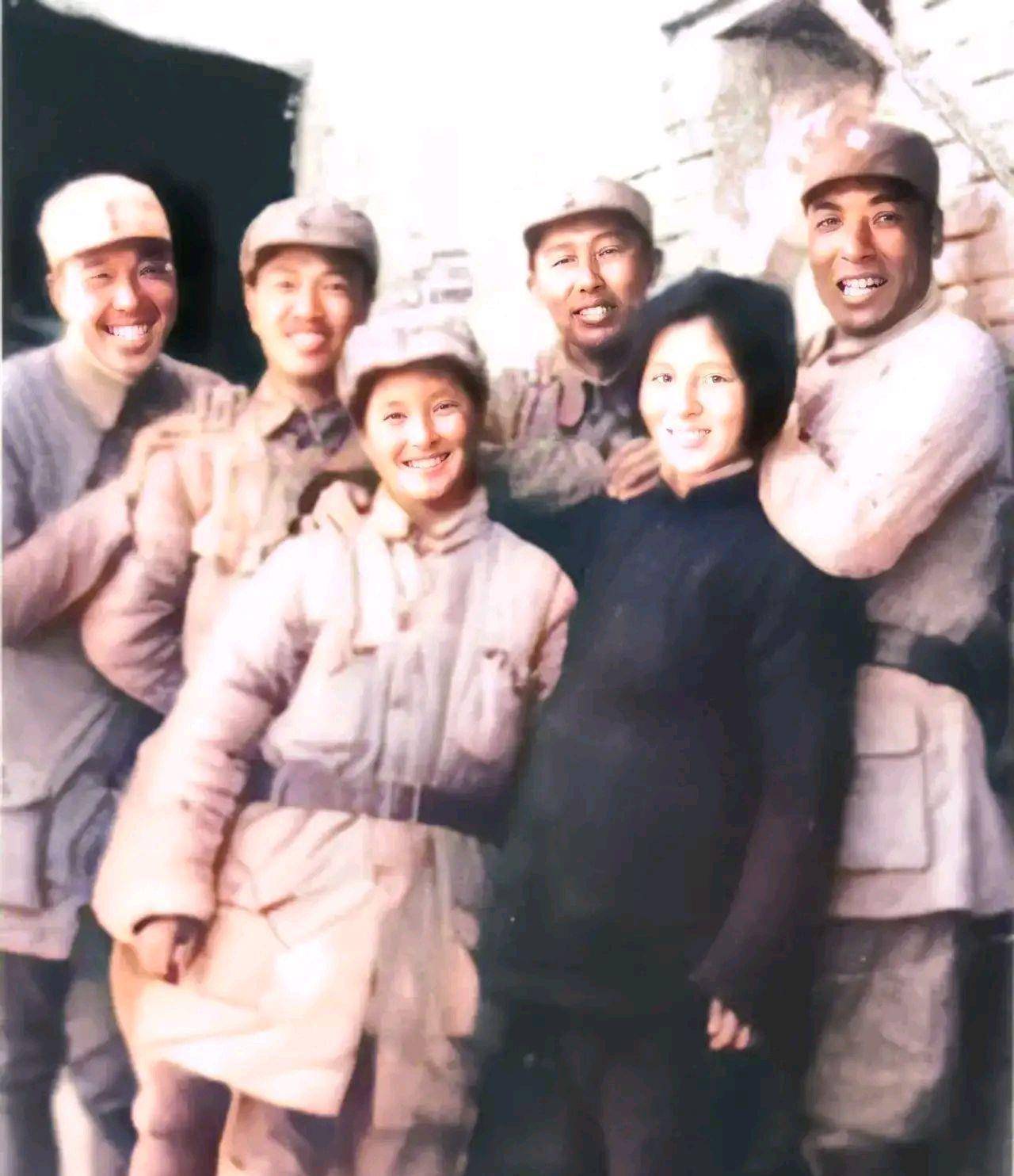 原创老照片:黄永胜和战友一张罕见的合影,五十年代的张震中将_王平