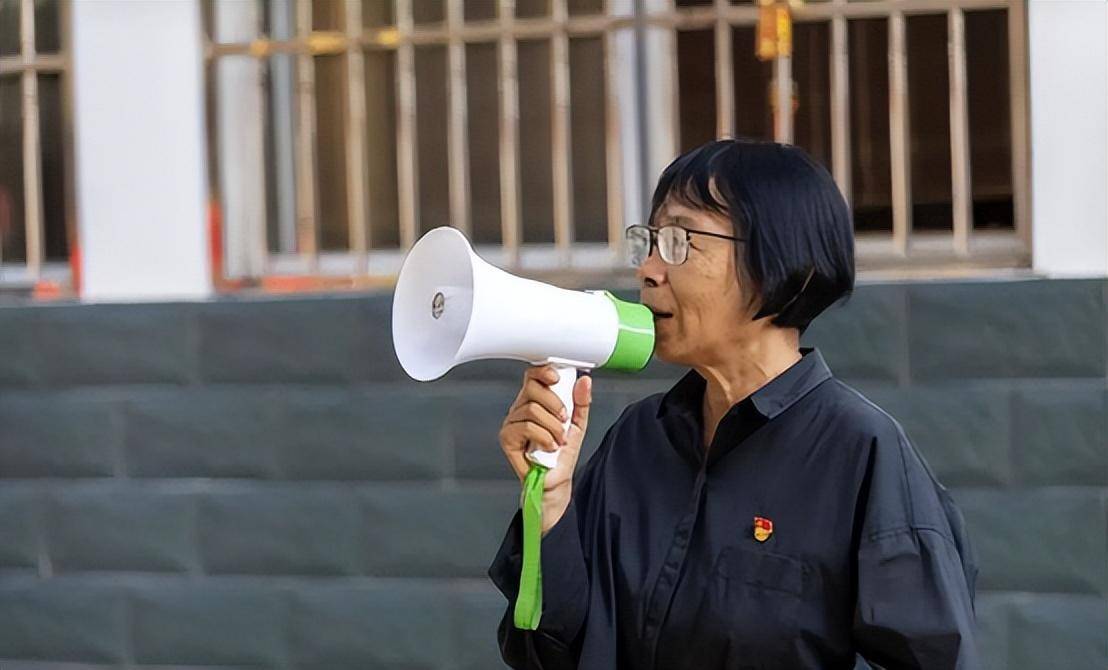 回顾:百万大v嘲张桂梅学生是小镇做题家,没教出清华北大!全网怒骂