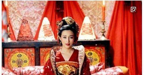 她是帝王最宠爱的皇后,然皇帝临死却吩咐弟弟说:皇后必须得死!