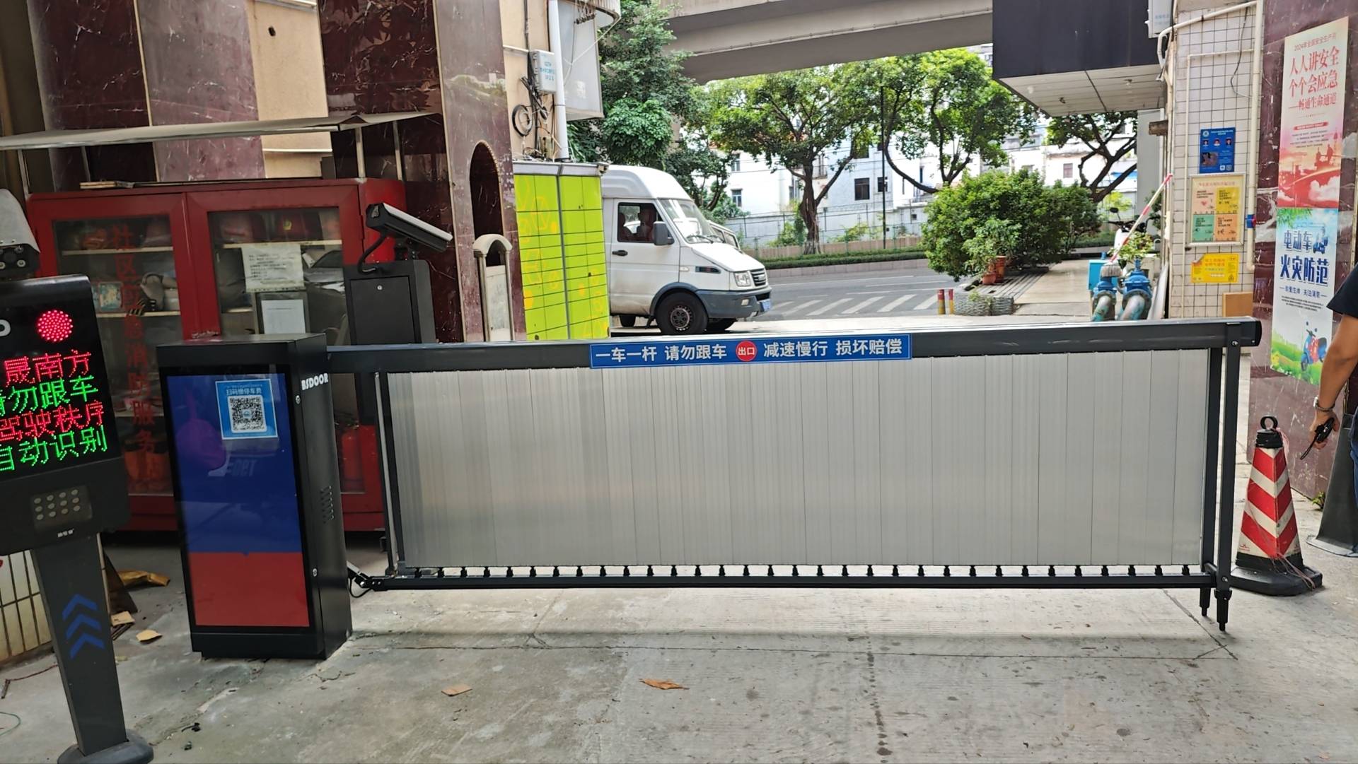 停车场升级改造,停车场广告道闸应用优势安装案例分享