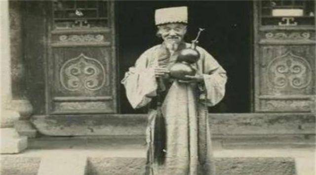 活了118岁,百岁之后头发变黑,长出新牙,女道长李诚玉做了什么