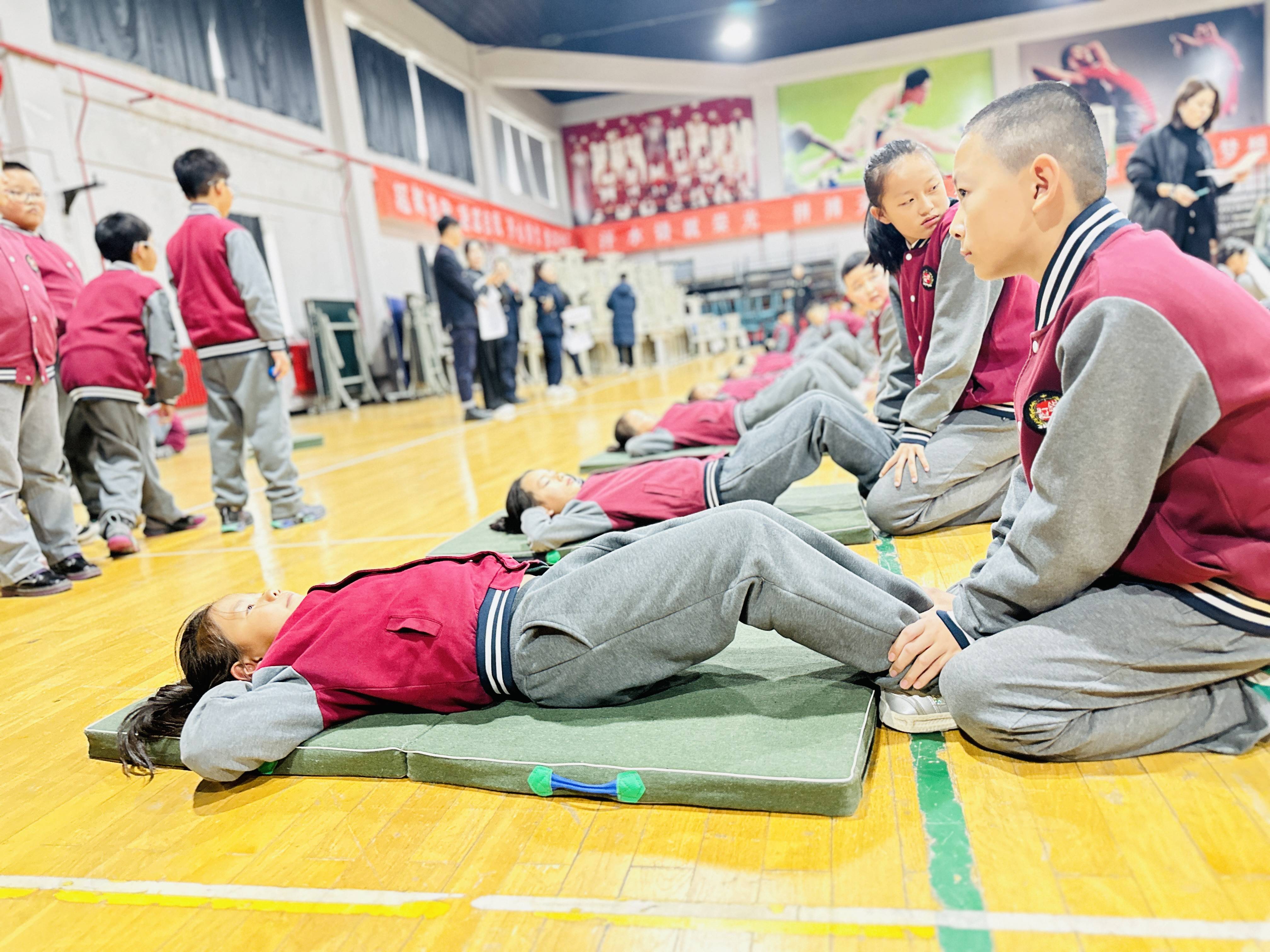 三年级"运动小健将 体能挑战赛