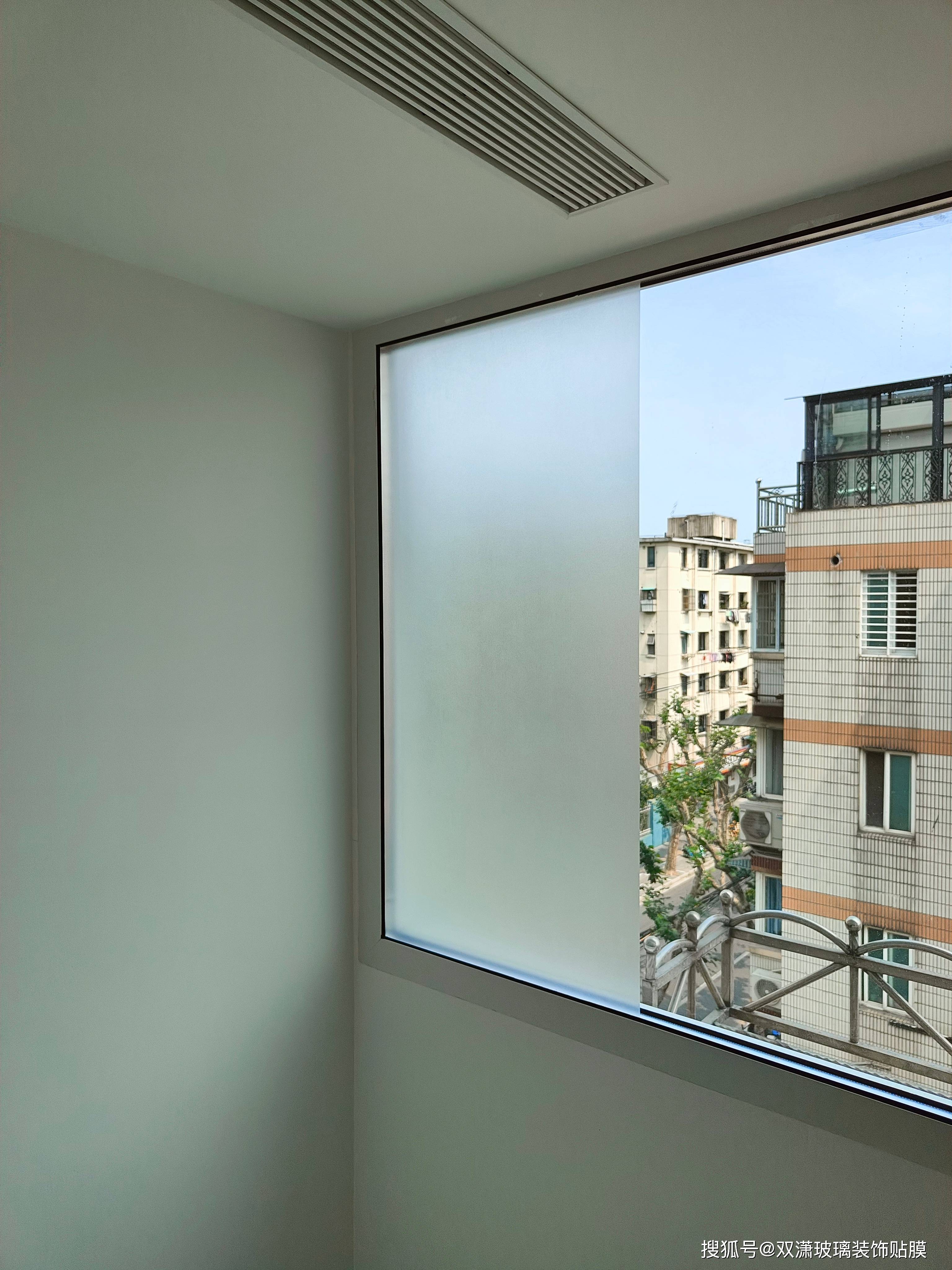 告别刺眼阳光!学会这招,窗户玻璃贴膜不再难