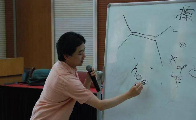 高中是同桌,毕业后各奔东西,事业巅峰在哈佛相遇_张湛_研究_尹希