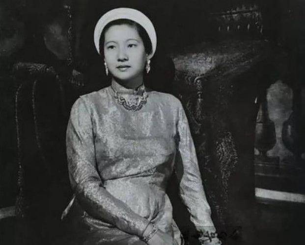 越南皇后阮友兰:风光大嫁,为皇室生5个娃,为何晚年住小村庄?