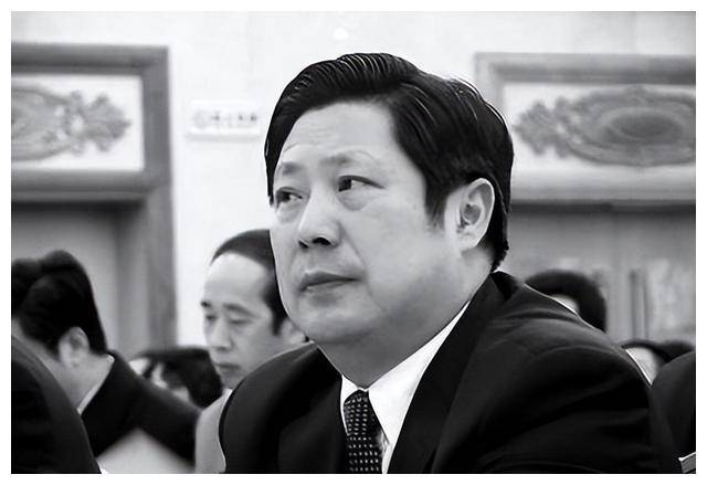 福建"好色大老虎"陈少勇,和情人公园约会,因风流债而落马