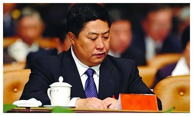 福建"好色大老虎"陈少勇,和情人公园约会,因风流债而落马