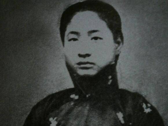 但偷偷留着一个精美匣子不给她看,只为隐姓埋名_蔡锷_李桂兰_父亲