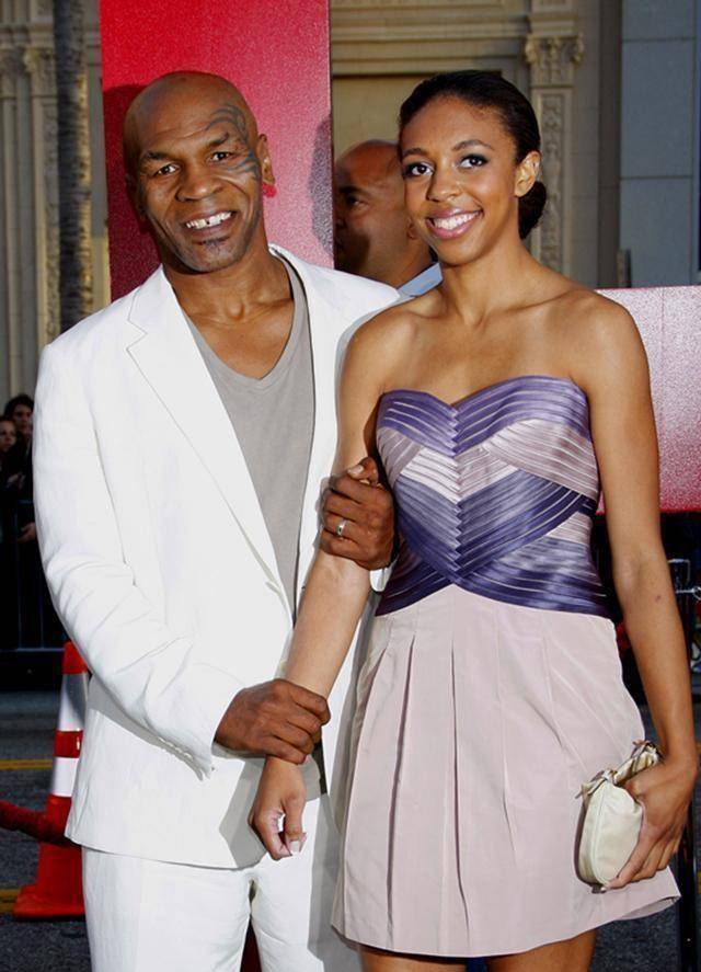 蕾娜是泰森和第二任妻子莫妮卡所生,今年25岁.