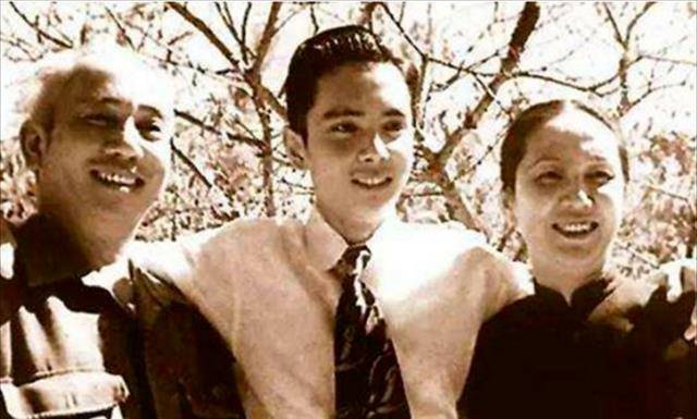 深夜回家被妻子拒之门外,37岁黎铿在公园徘徊片刻,转身跳湖自尽