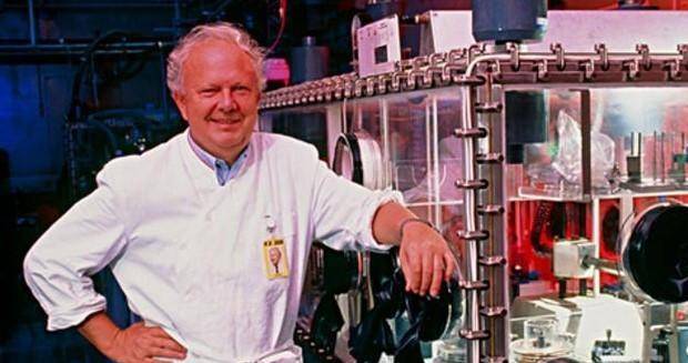 英国"毒王"埃里克:死后尸体不能火化,只能装进半米厚的铅棺里