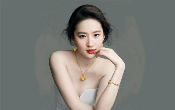 19岁女孩花百万整容变刘亦菲,连名字都是高仿,如今却变得怎样?