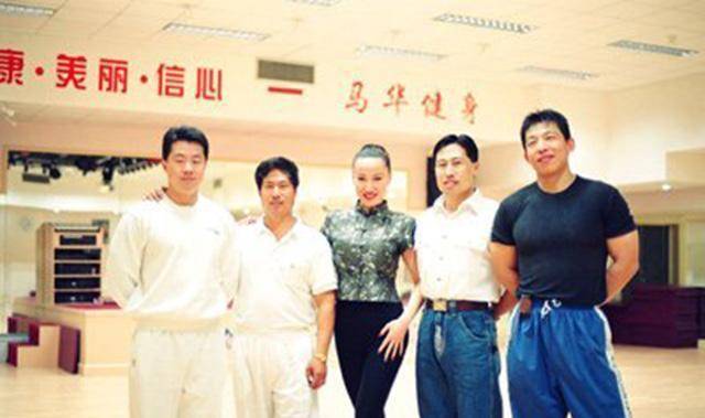 健美皇后马华41岁去世,5年后,享受正军职待遇的父亲也去世了