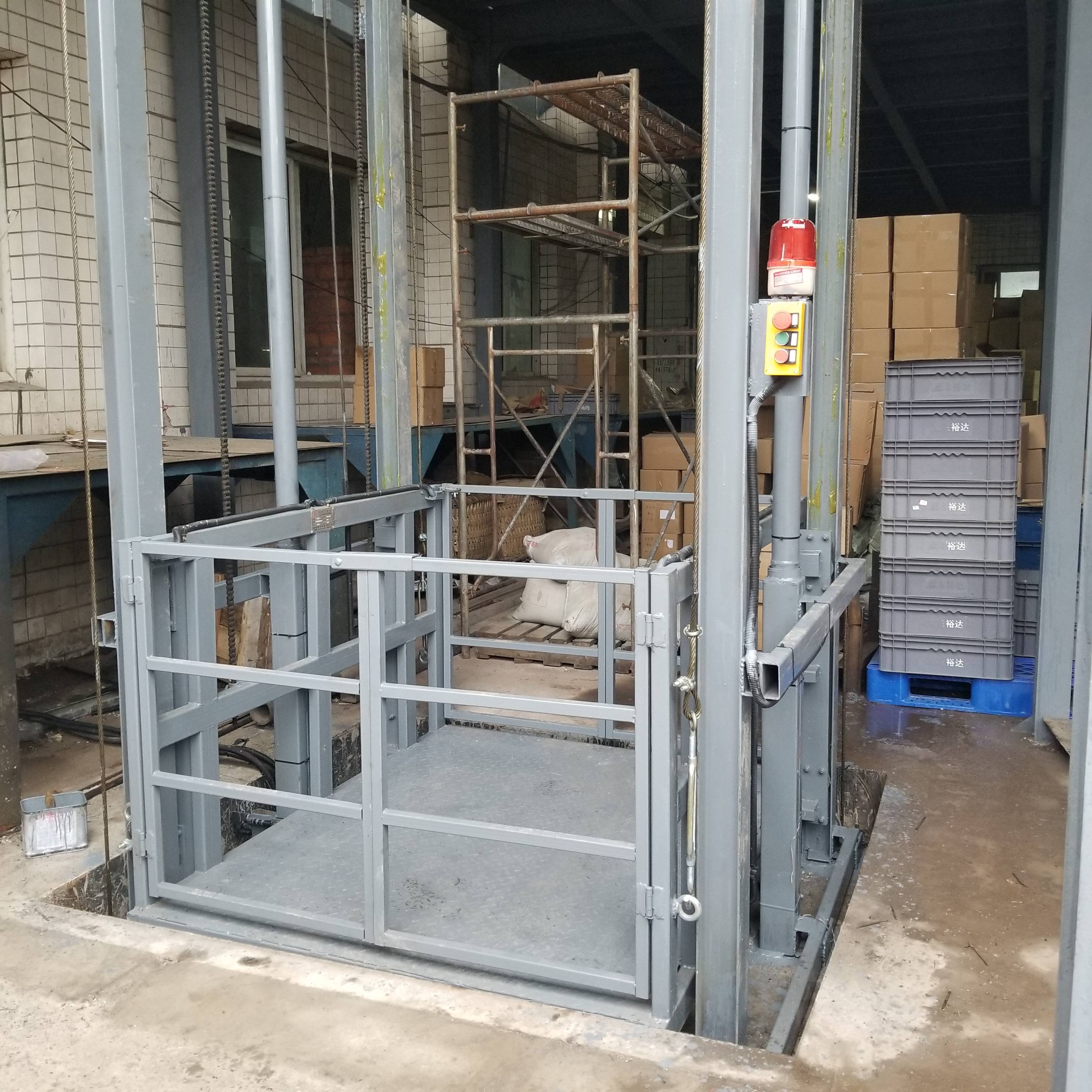 升降机:现代生活中的垂直运输利器