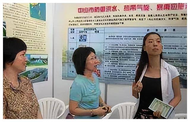 美女秘书长:靠美色上位,自己一路升官,还要情人日后提拔丈夫_邓洁_志