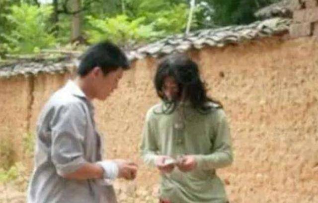 回顾懒人杨锁的"毁灭史",他的不幸遭遇,远比你想得更恶劣