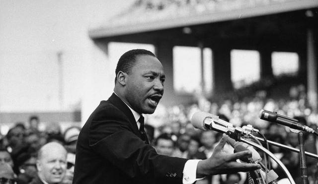 他离经叛道放浪形骸,却成为民权运动的领袖,瑕不掩瑜黑人救世主