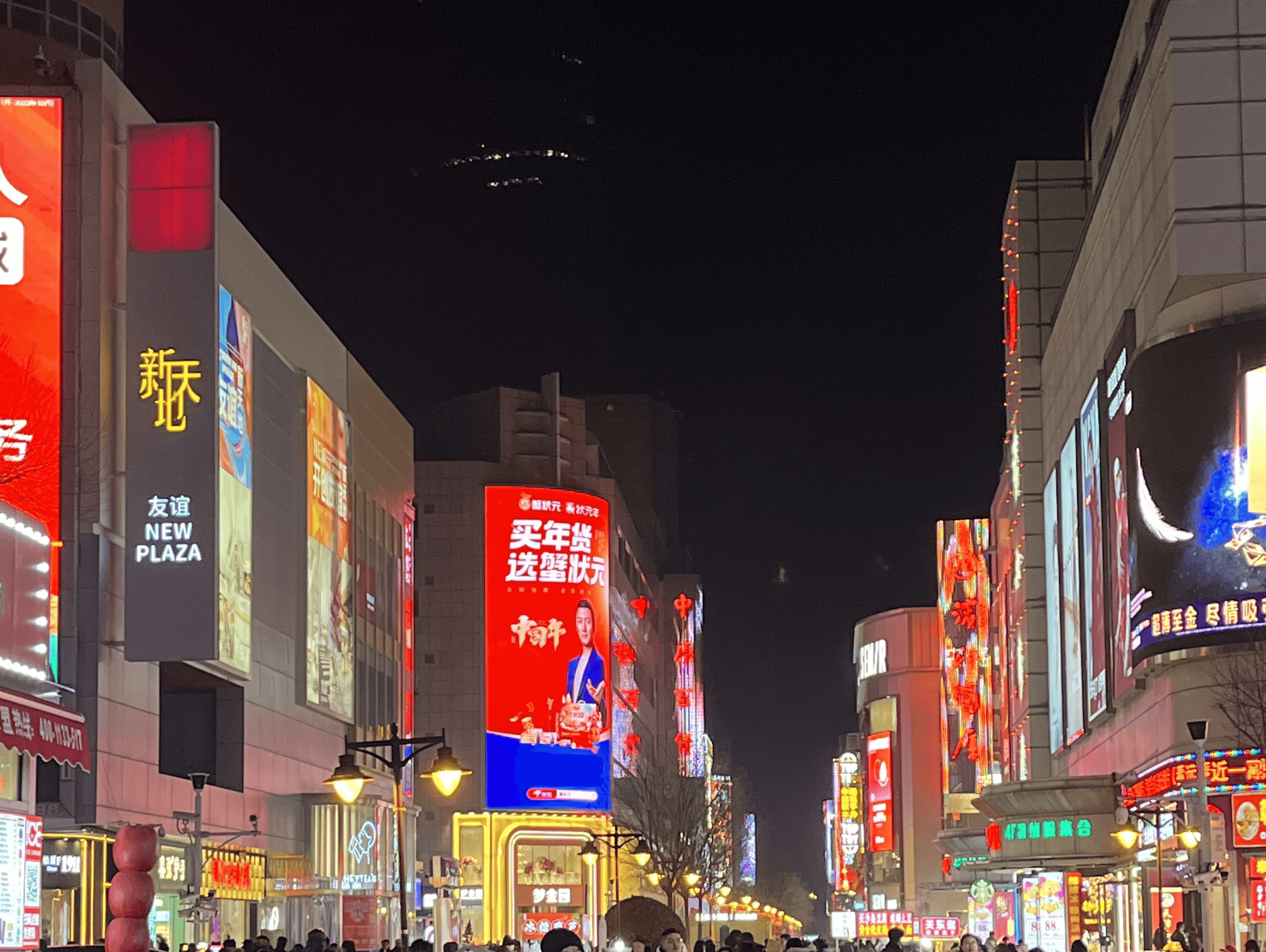 裸眼3d效果:无需佩戴任何特殊眼镜或设备,观众就能感受到 路鹞锾宕 