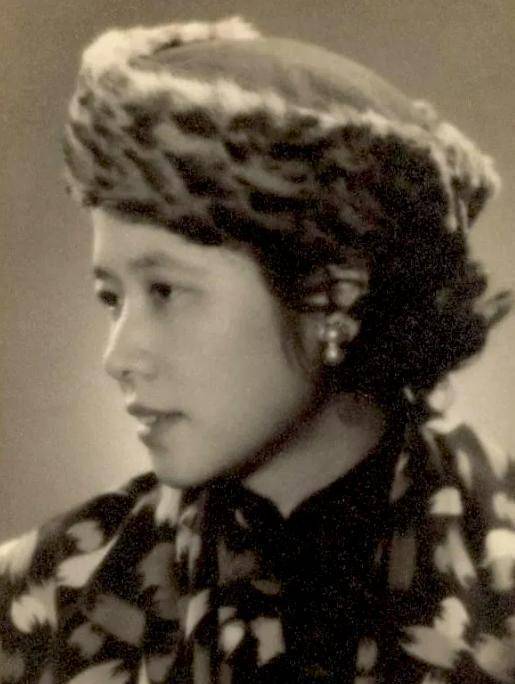 民国才女凌叔华:婚内出轨被捉奸,丈夫瘫痪,去世,都毫不关心