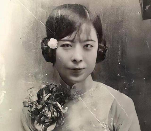 民国第一少帅张学良,一生娶了三任妻子,晚年最愧疚的仍然是她