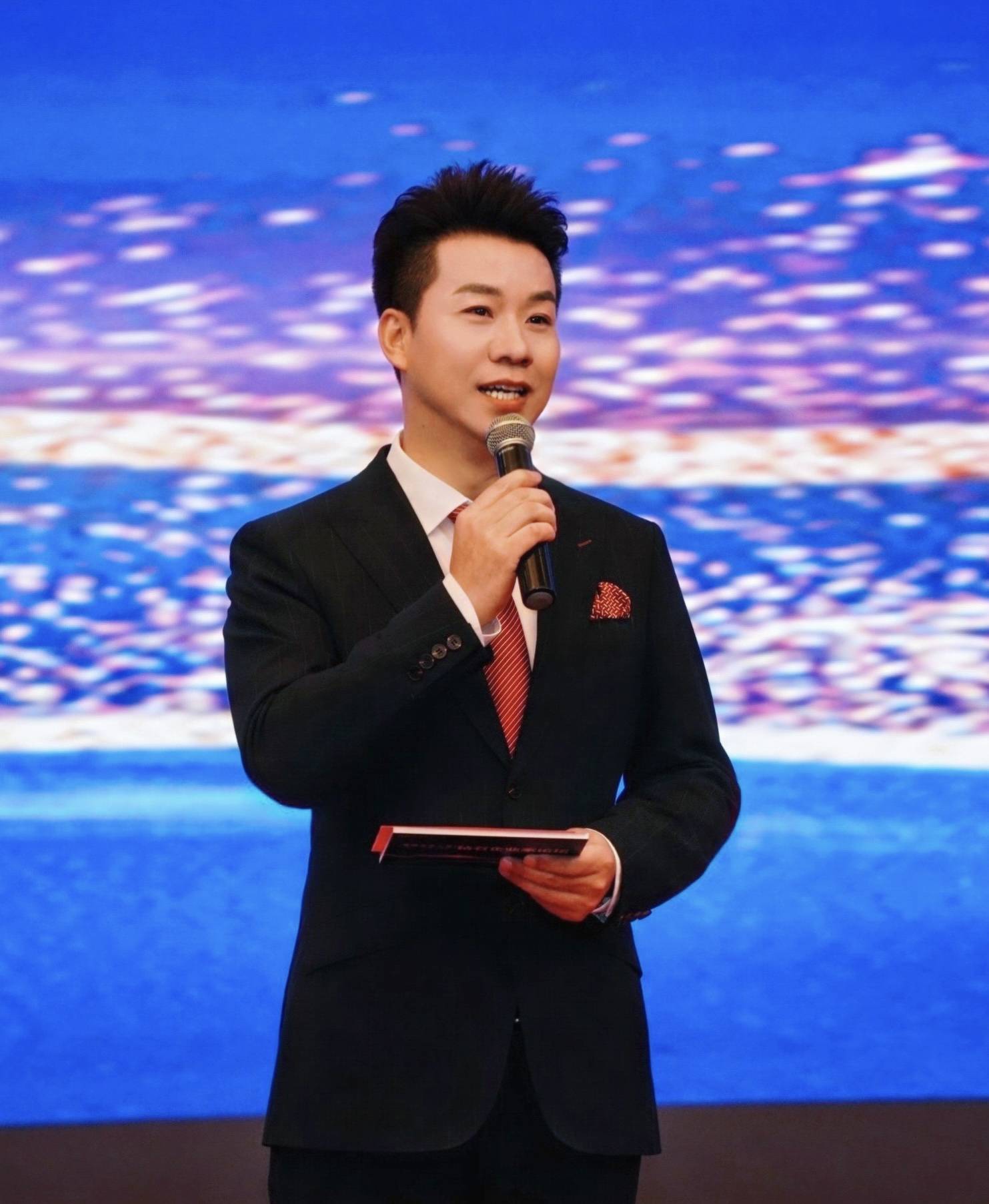 主持人郭浩,郭浩