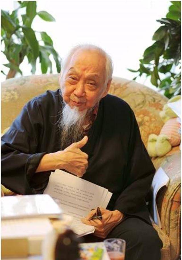 18年6月,108岁高龄的文怀沙老人在东京去世.