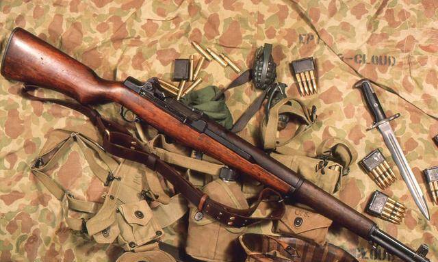 二战兵器谱:m1式加兰德步枪,巴顿将军誉为史上最伟大的作战武器