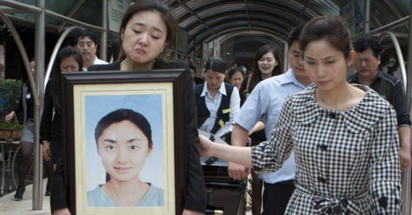 邢丹:丛飞去世5年后遭飞来横祸,与丈夫合葬,5岁女儿成孤儿