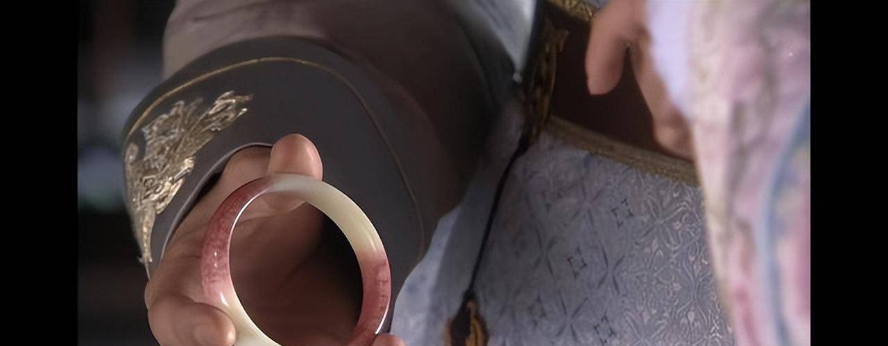 原创            步步惊心：看到同样被姐夫垂涎的玉娆，才懂若曦爱上八哥有多正常（步步惊心玉蝉）