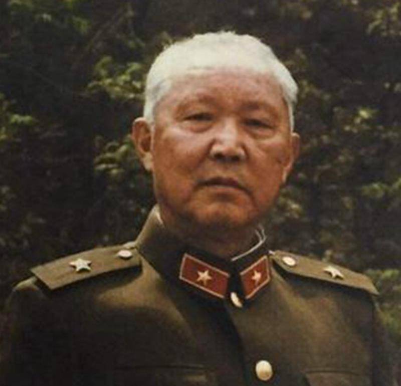 他曾担任北京军区副司令,1968年被关押入狱,复出后官复原职