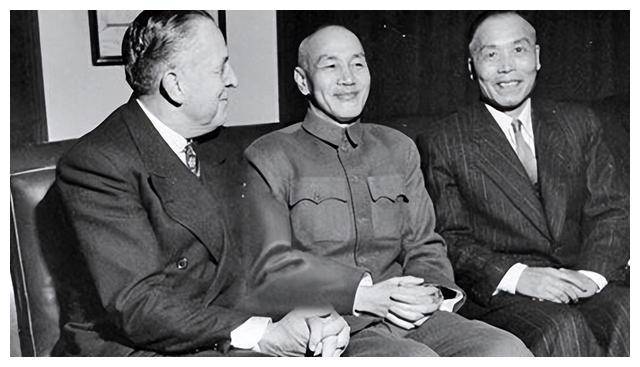 蒋介石为什么让位给李宗仁