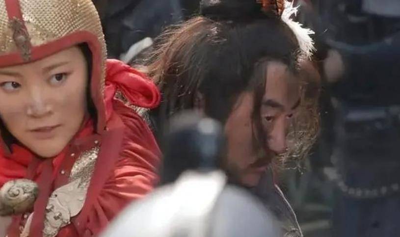 武松与扈三娘在野草丛中激战