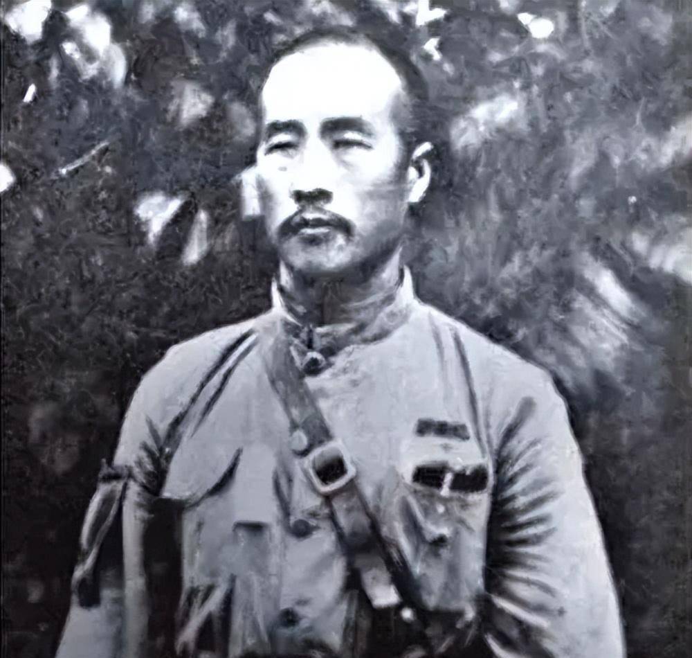 韩复榘游览大明湖,诗兴大发,诗念完后,听到的人却全沉静了