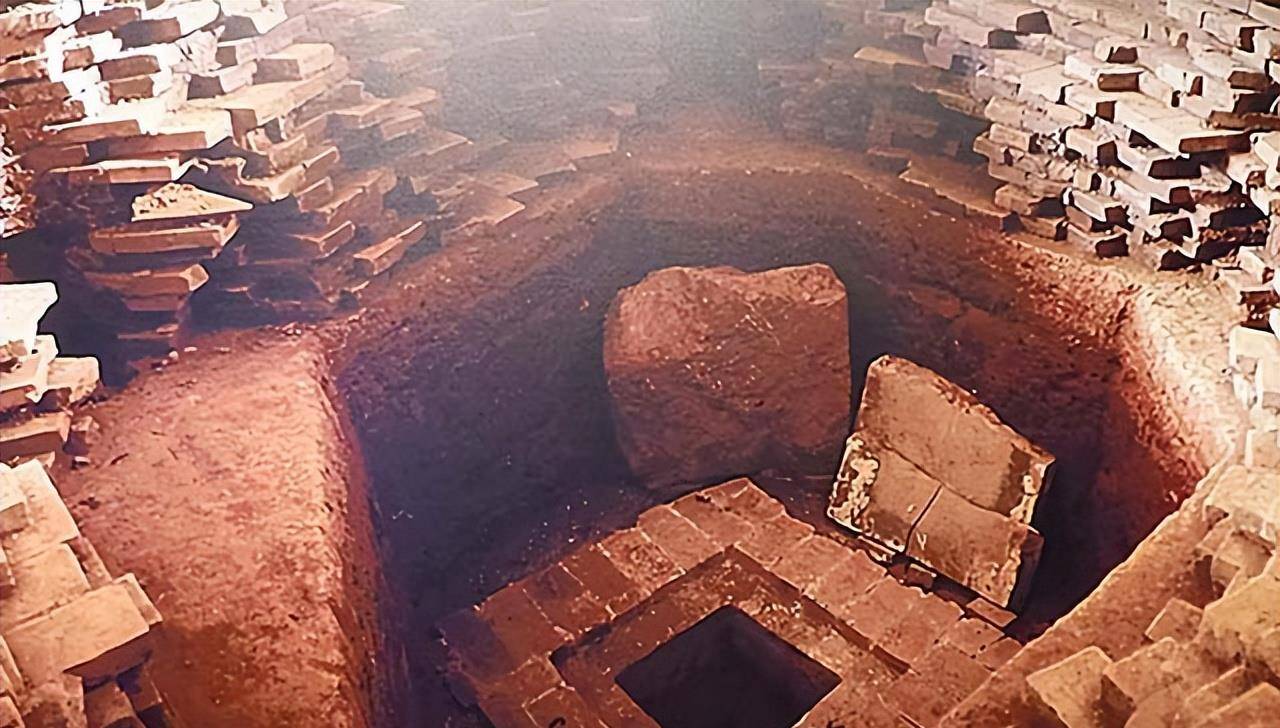 01年杭州雷峰塔下发现地宫,挖出一小金盒,塔底秘密终于浮出水面